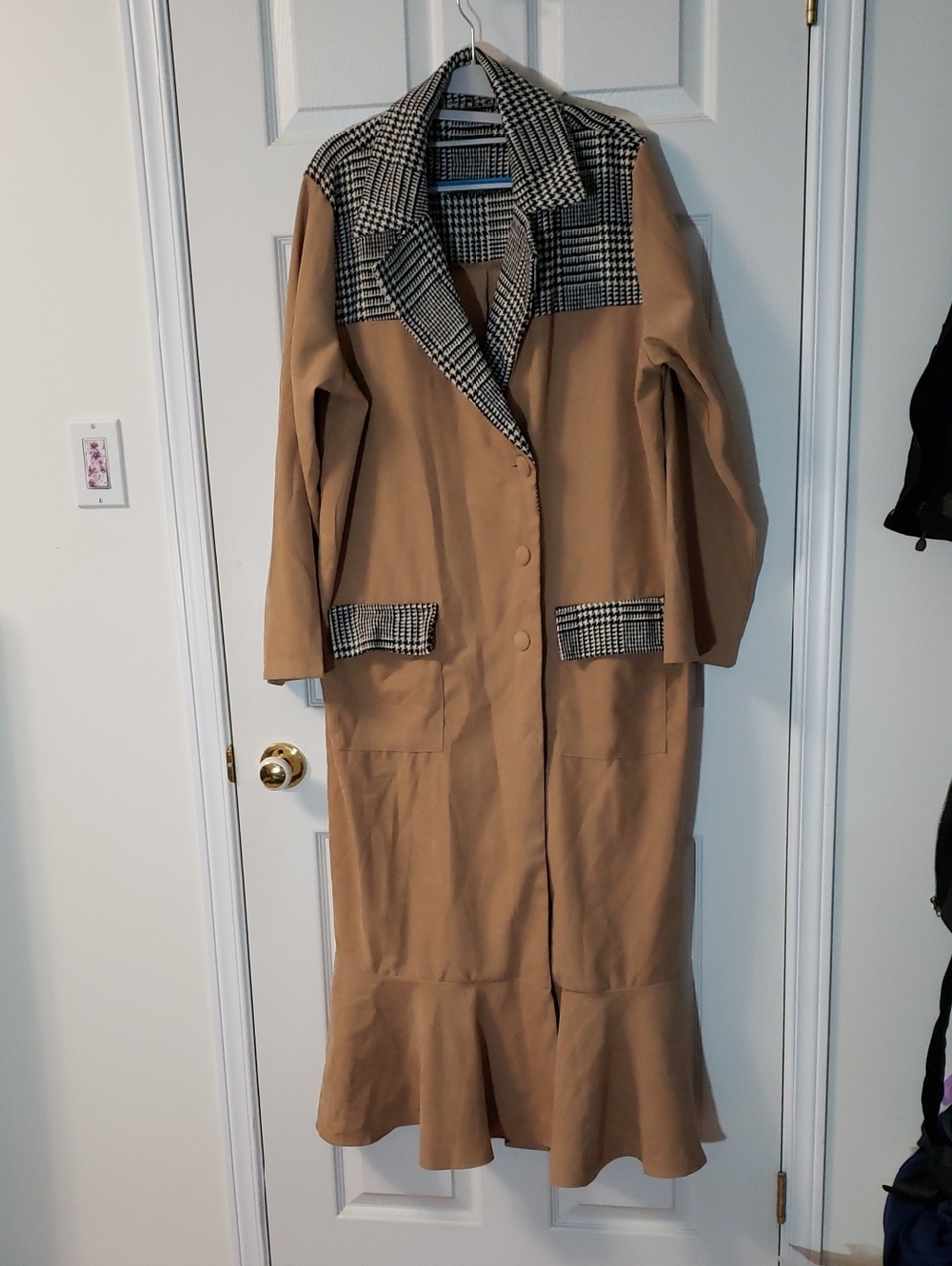 Classic Tan Trench Coat with Houndstooth Trim
